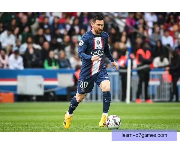 梅西转会巴黎后首次亮相，助攻与进球双双表现出色引发热议