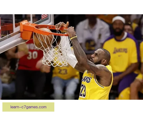 詹姆斯关键时刻发力湖人逆转对手锁定季后赛席位